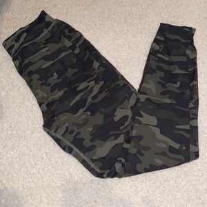 Alphalete Premium Joggers - Olive Camo